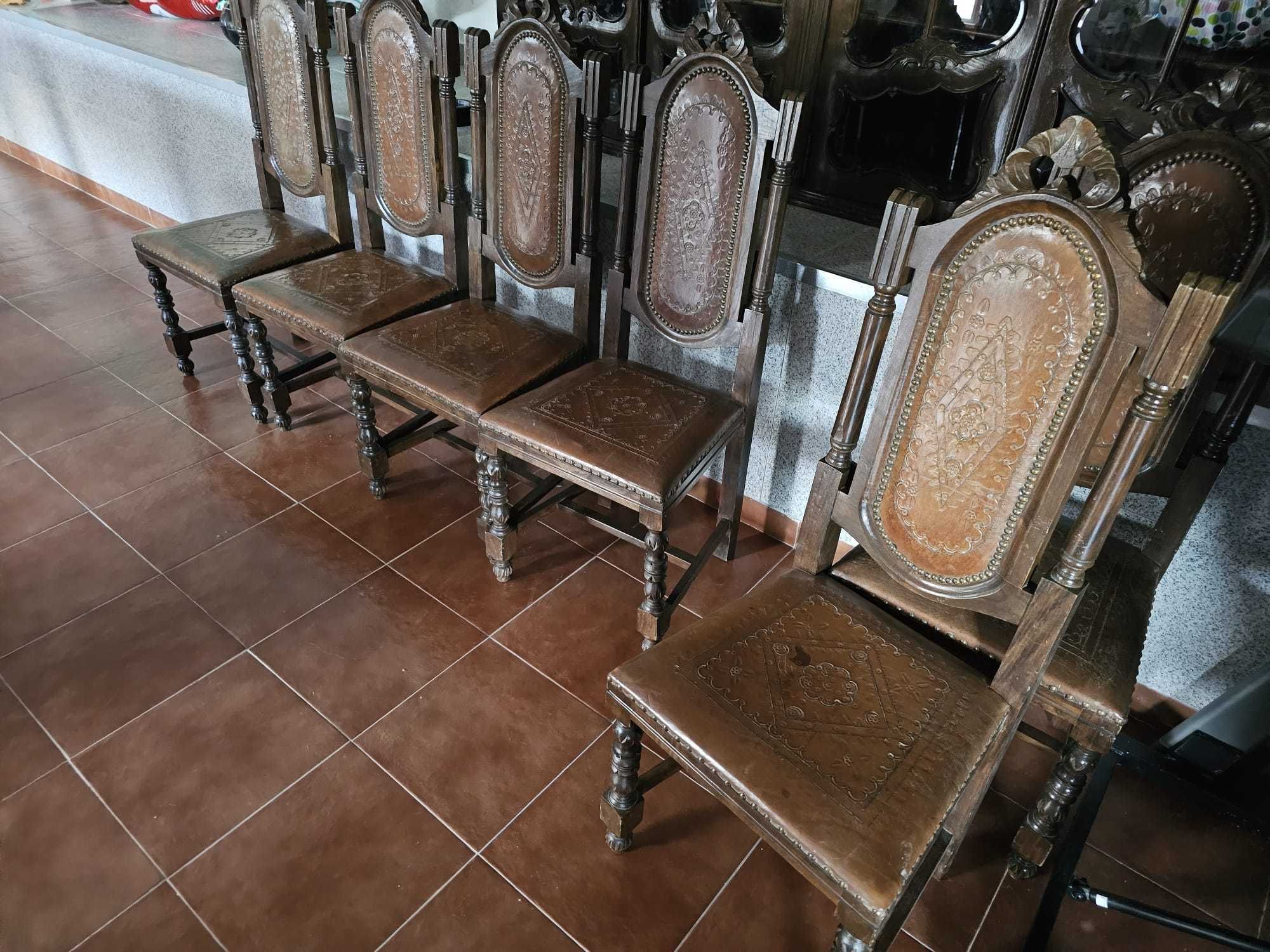 Conjunto de Cadeiras em Madeira Maciça e Couro – 10 Unidades