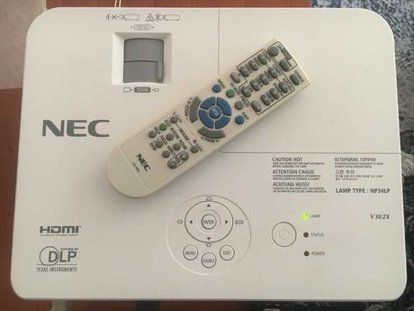 Projektor NEC V302X