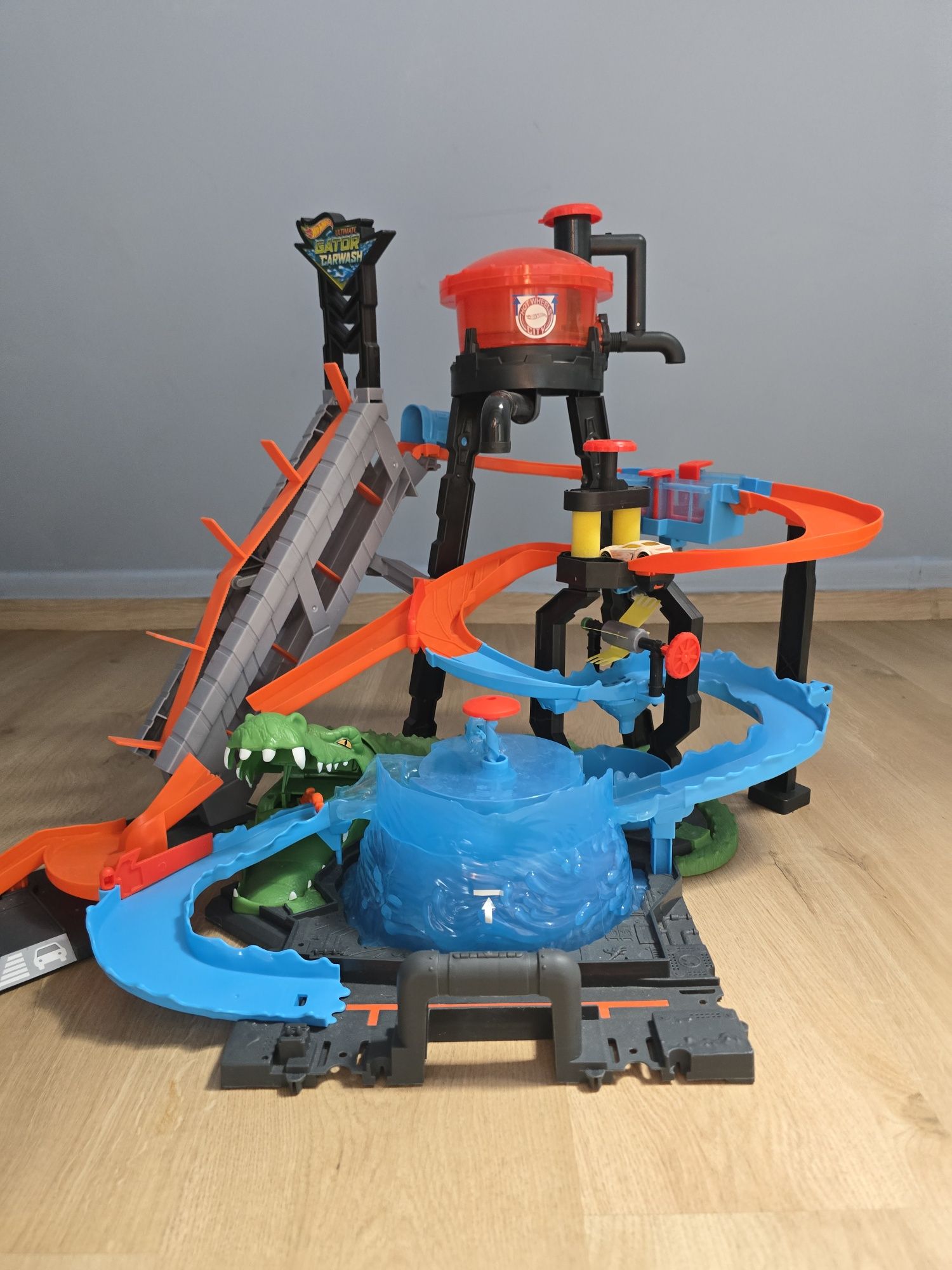 Tor hot wheels myjnia/atak krokodyla