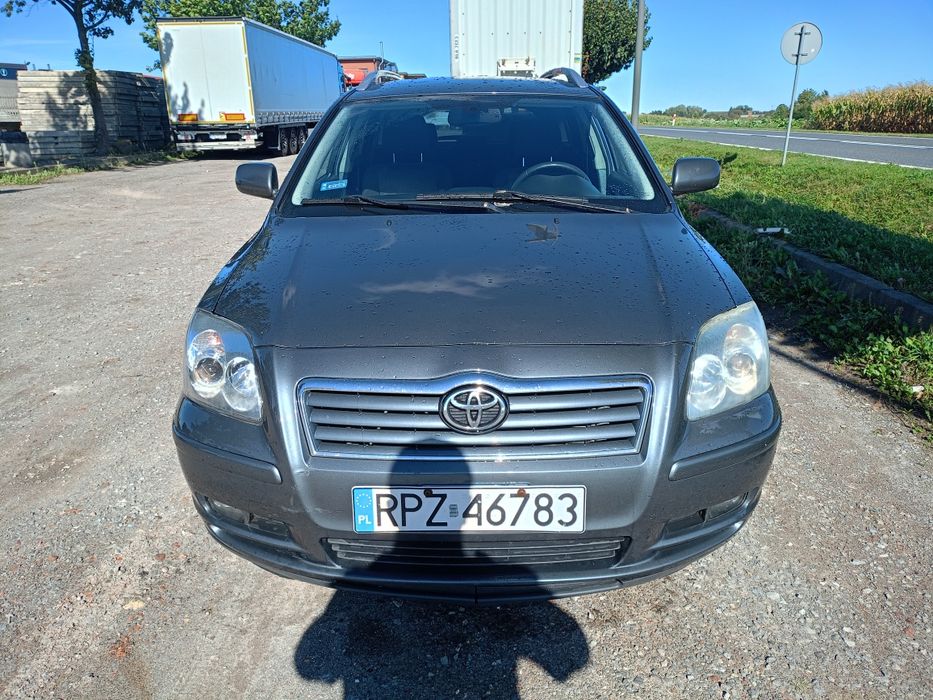 Sprzedam Toyotę Avensis t25