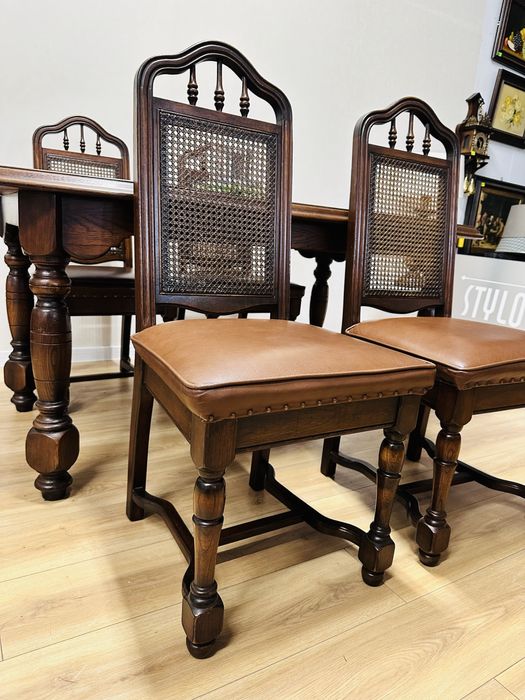 W 100% dębowy stół z 4 krzesłami ze skórą i rafią :)