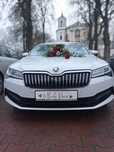 Samochód auto do ślubu przejazdy transport
