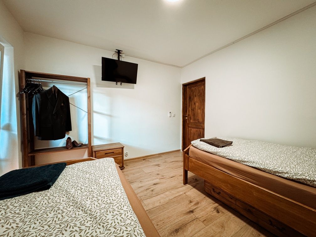 Noclegi dla pracowników, kwatery, hotel, hostel Ługów. Wektor
