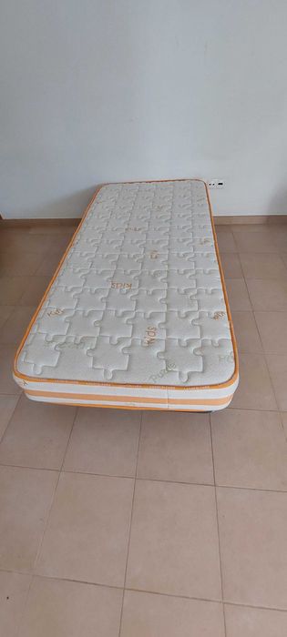 Estrado de cama com pés, 190x90 com colchão