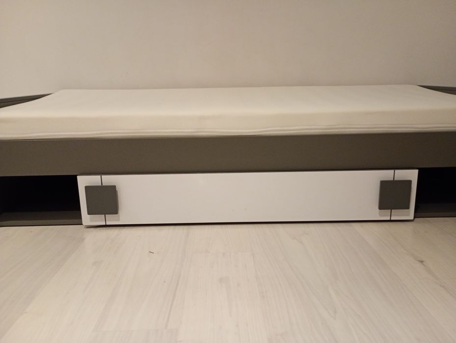 Łóżko stan idealny z materacem.