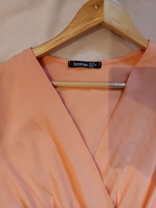 Sukienka firmy Boohoo łososiowa maxi midi
