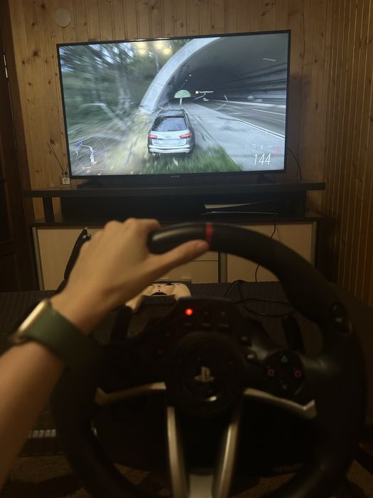 Продам ігровий руль з педалями Hori Racing Wheel Apex