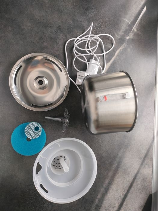 Fontanna dla psów kotów do picia wody poidło dozownik 2000ml miska