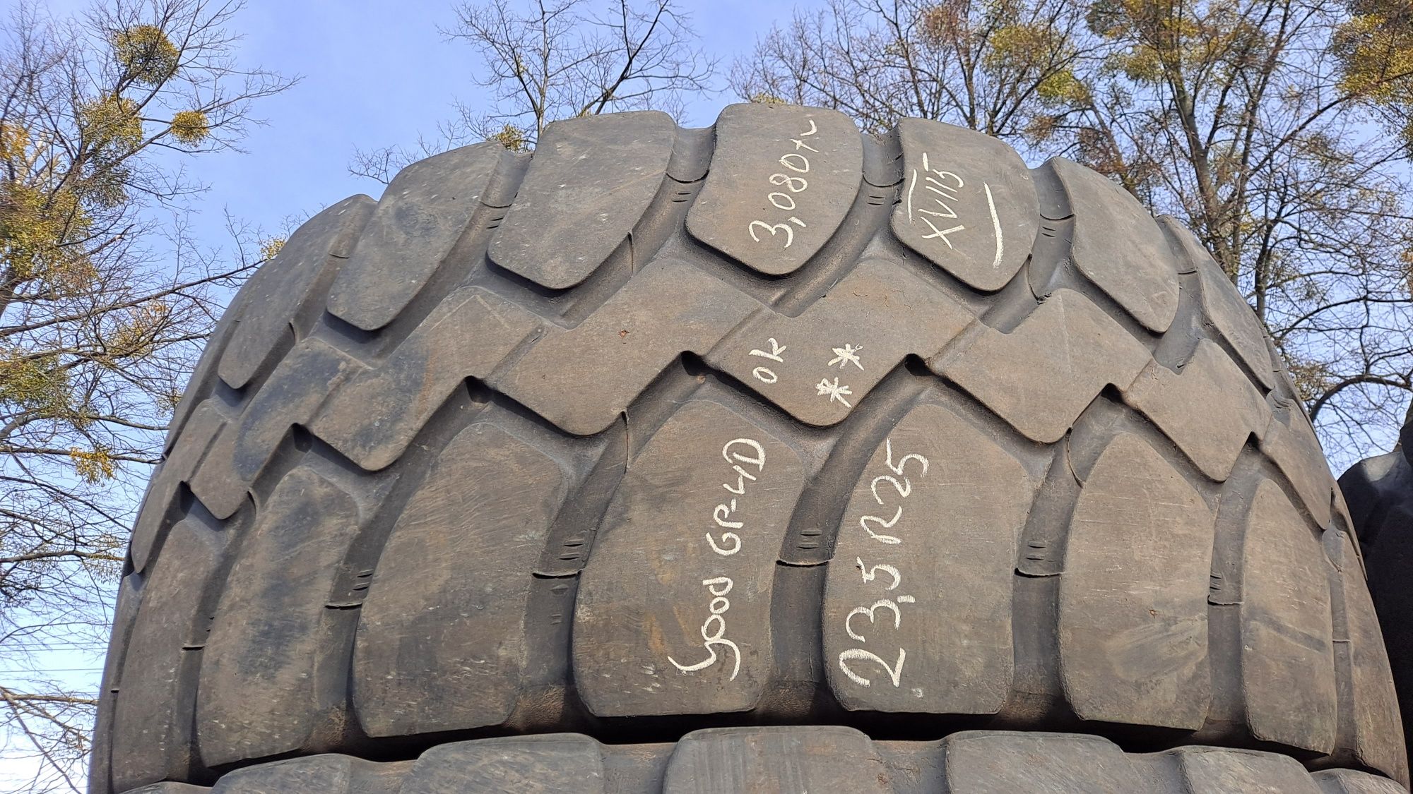 Komplet 23.5R25 Goodyear