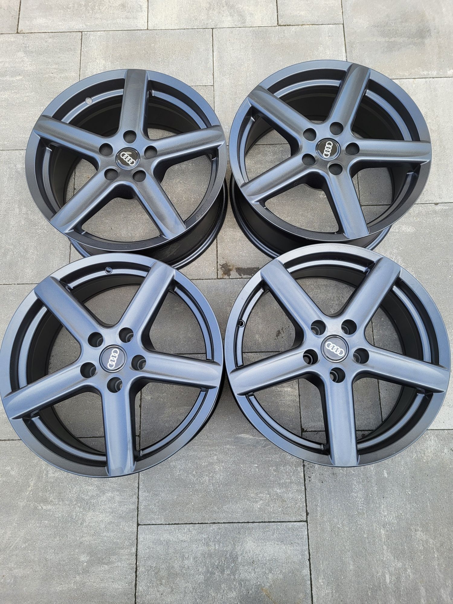 Felgi 17 Audi A4 B8 B9 A5 A8 5x112 ET28 czarny mat