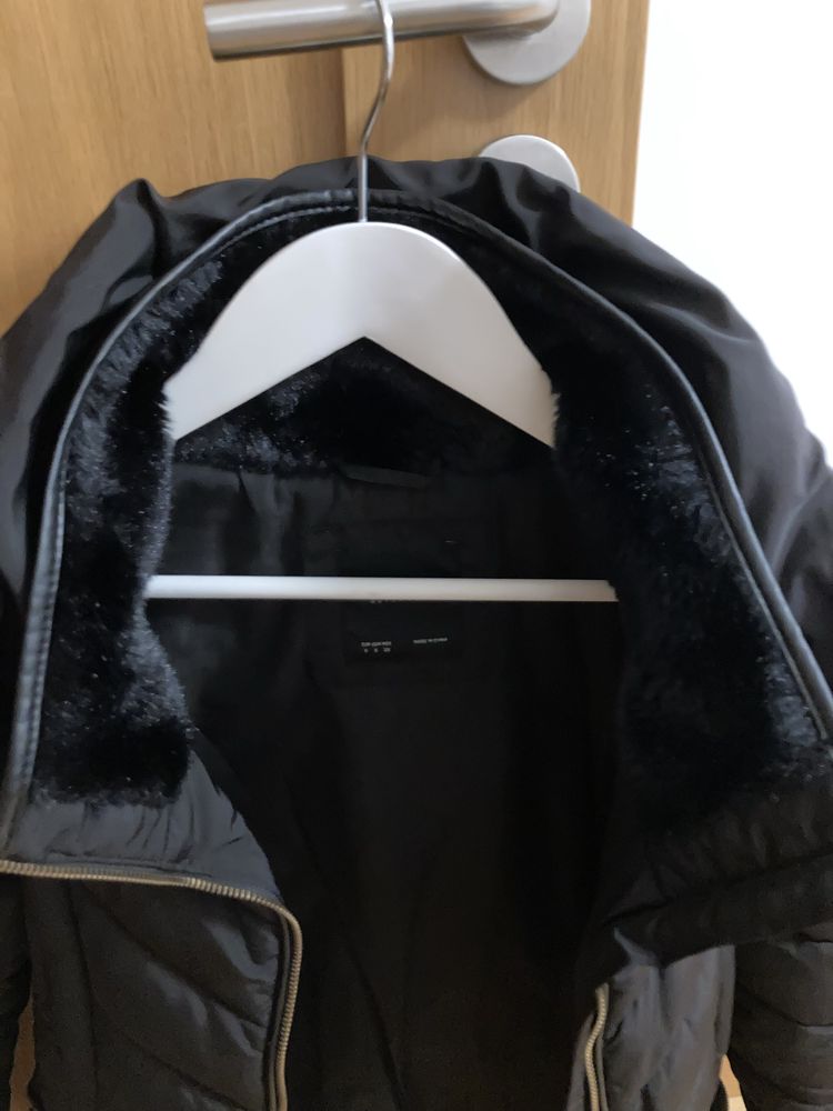 Blusão acolchoado curto preto Zara