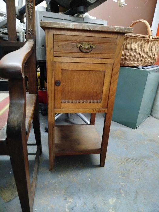Stolik nocny / szafka z marmurowym blatem – vintage, drewno