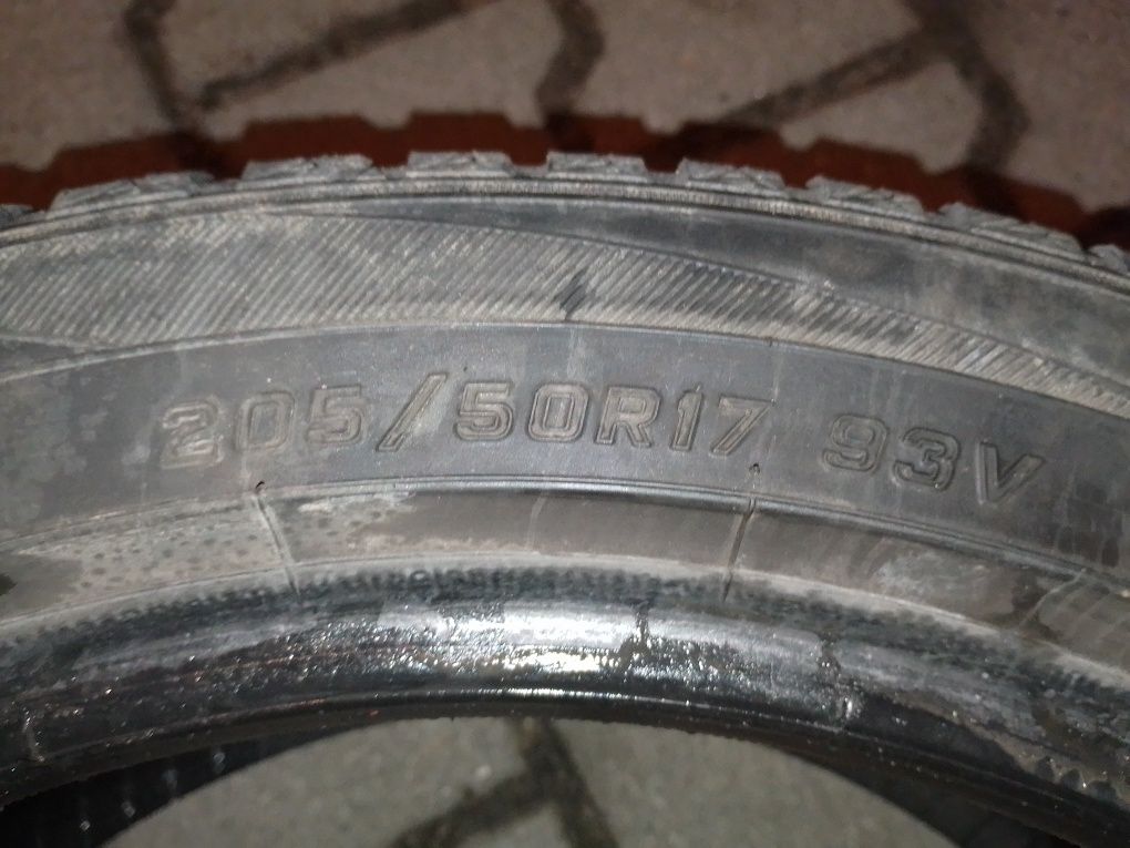 Sprzedam 2 opony wielosezonowe 205/50 R17