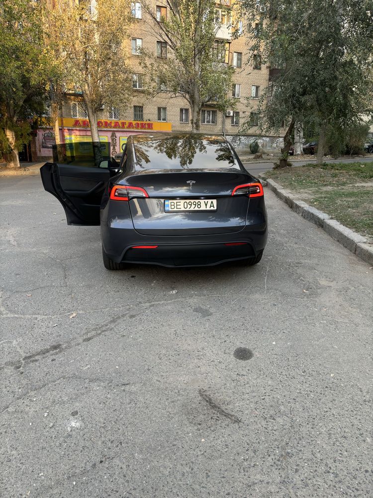 Продаю машину TESLA модель Y