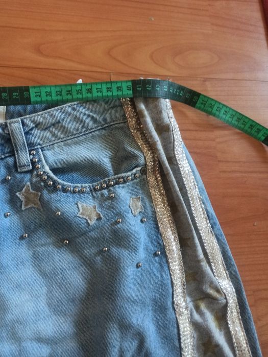Продам рваные джинсы 52р