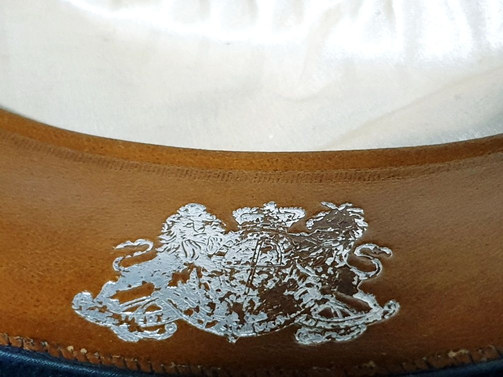Antigo chapeu de coco ingles fabricado para Grandella Lisboa com caixa