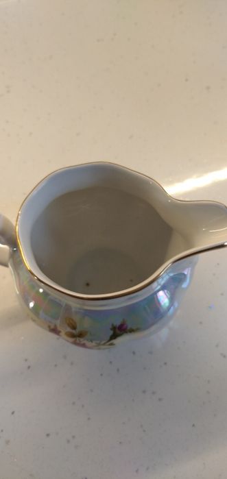 Filiżanki i mlecznik  z porcelany Karolina PRL