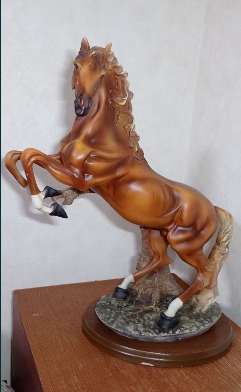 Огромная статуэтка Конь на дыбах 56×40 см.
