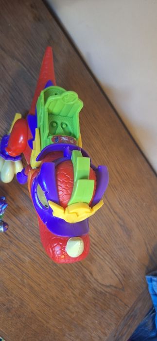 Superdino V-REX z 2 figurkami SuperZings