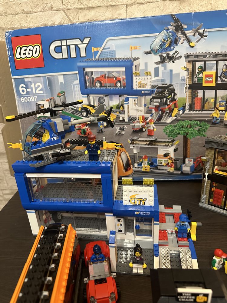 Kompletny zestaw lego 60097 Plac miejski