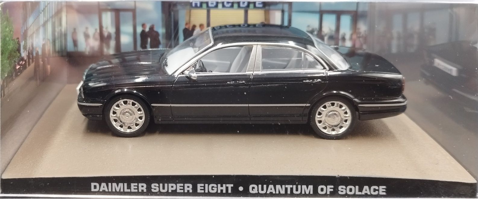 1:43 James Bond 007 Daimlera Super Eight model z Quantum Of Solace mod