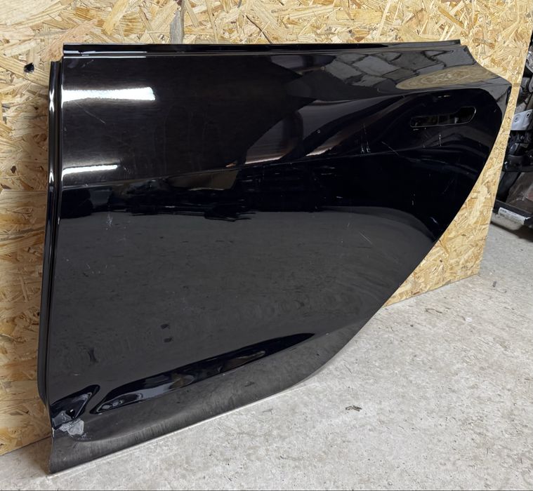Tesla Model 3 двері задні ліві