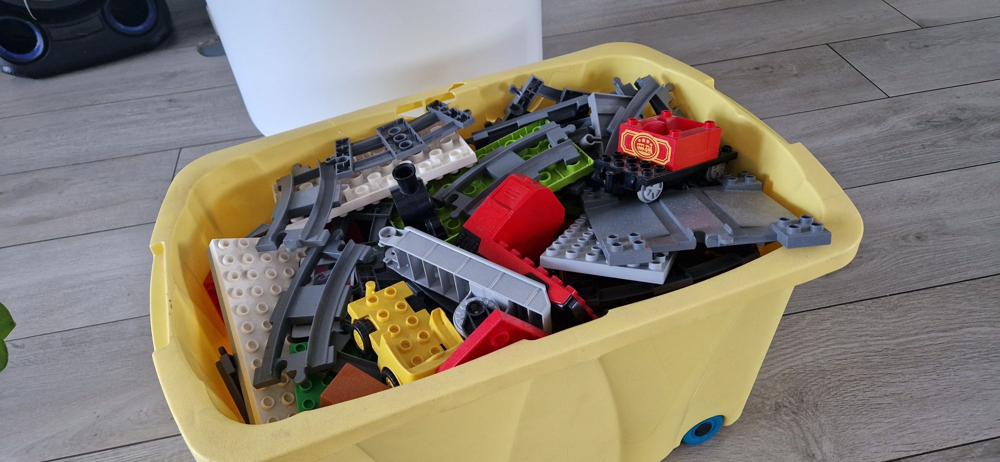 Lego duplo(m.in.kolejka elektryczna z torami)