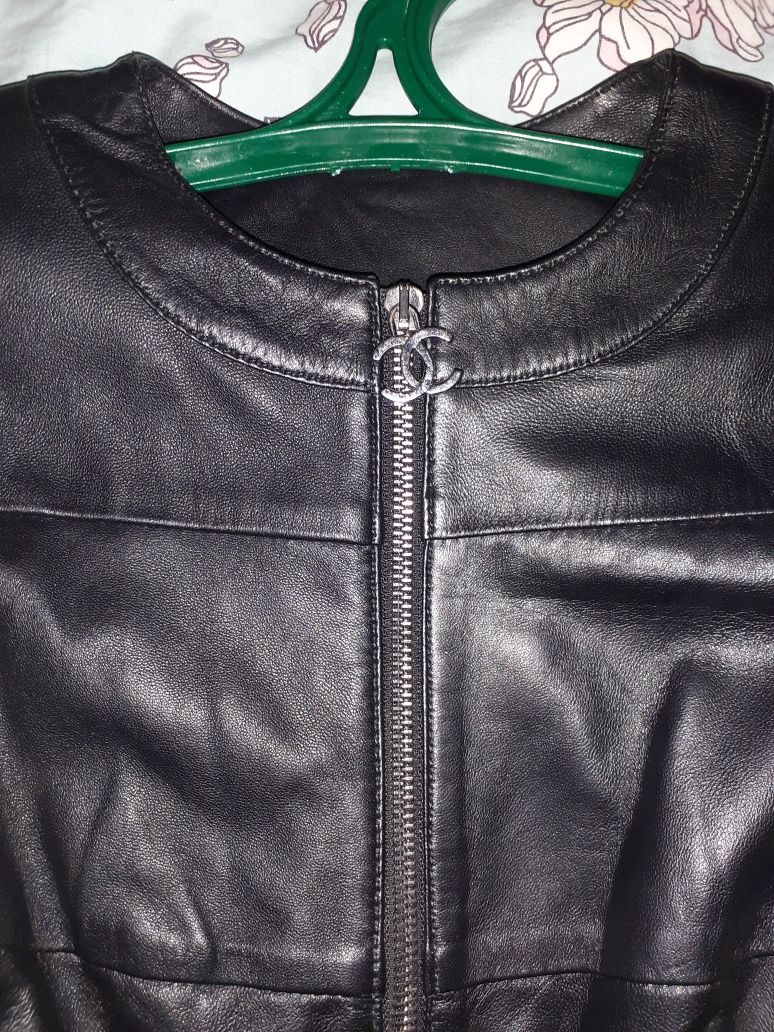 Женская кожаная куртка Chanel