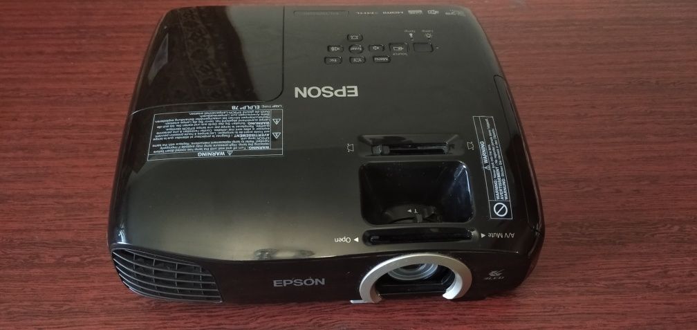 Проектор 1080p Epson 5200 Идеальное состояние как для бу состояние