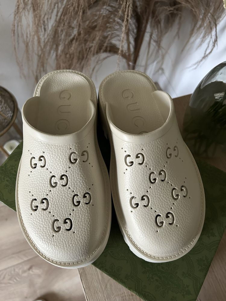 Gumowe klapki Gucci crocs 37 beżowe buty damskie 24 cm platformy