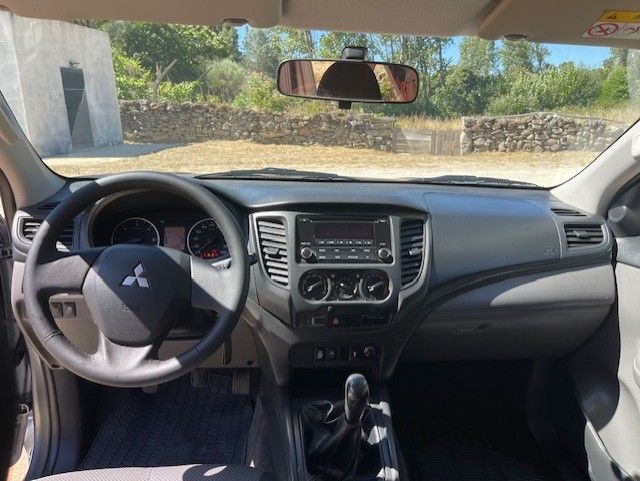 Mitsubishi L200 2.4 DI-D CD Invite CC 4WD
