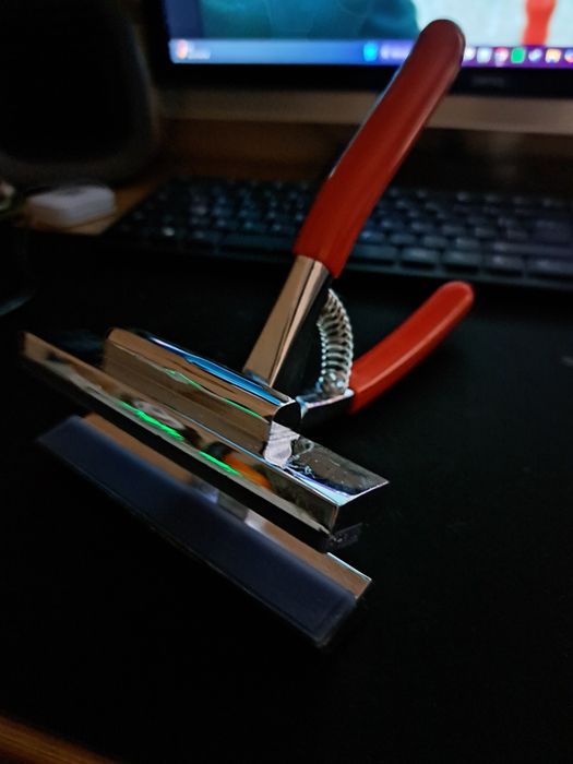 Narzędzie obcęgi metalowe do naciągania płótna Loveart 12cm