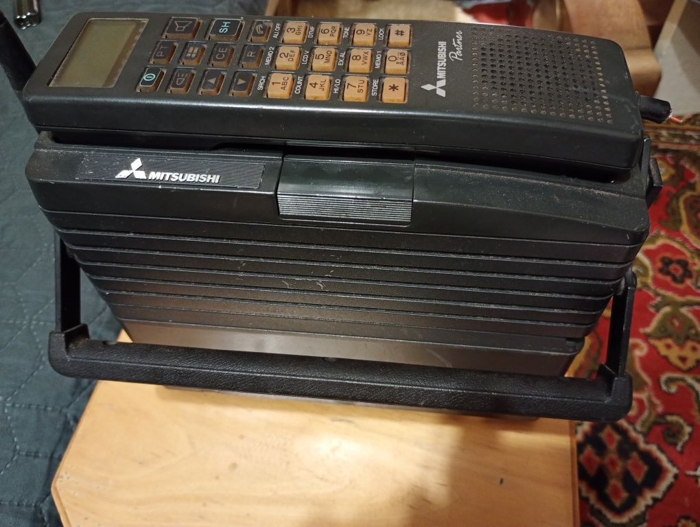Сотовый телефон Mitsubishi