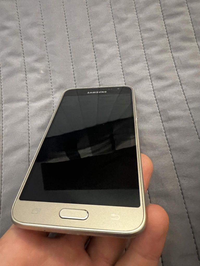 Samsung Galaxy J3 (2016) złoty 8GB