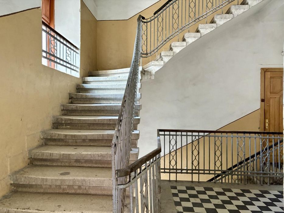 Продаж дизайнерської 3кімн. квартири в центрі Львова біля парку Франка