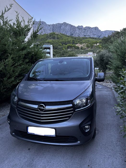 Wynajem busów 9-osobowych, Opel vivaro B Long