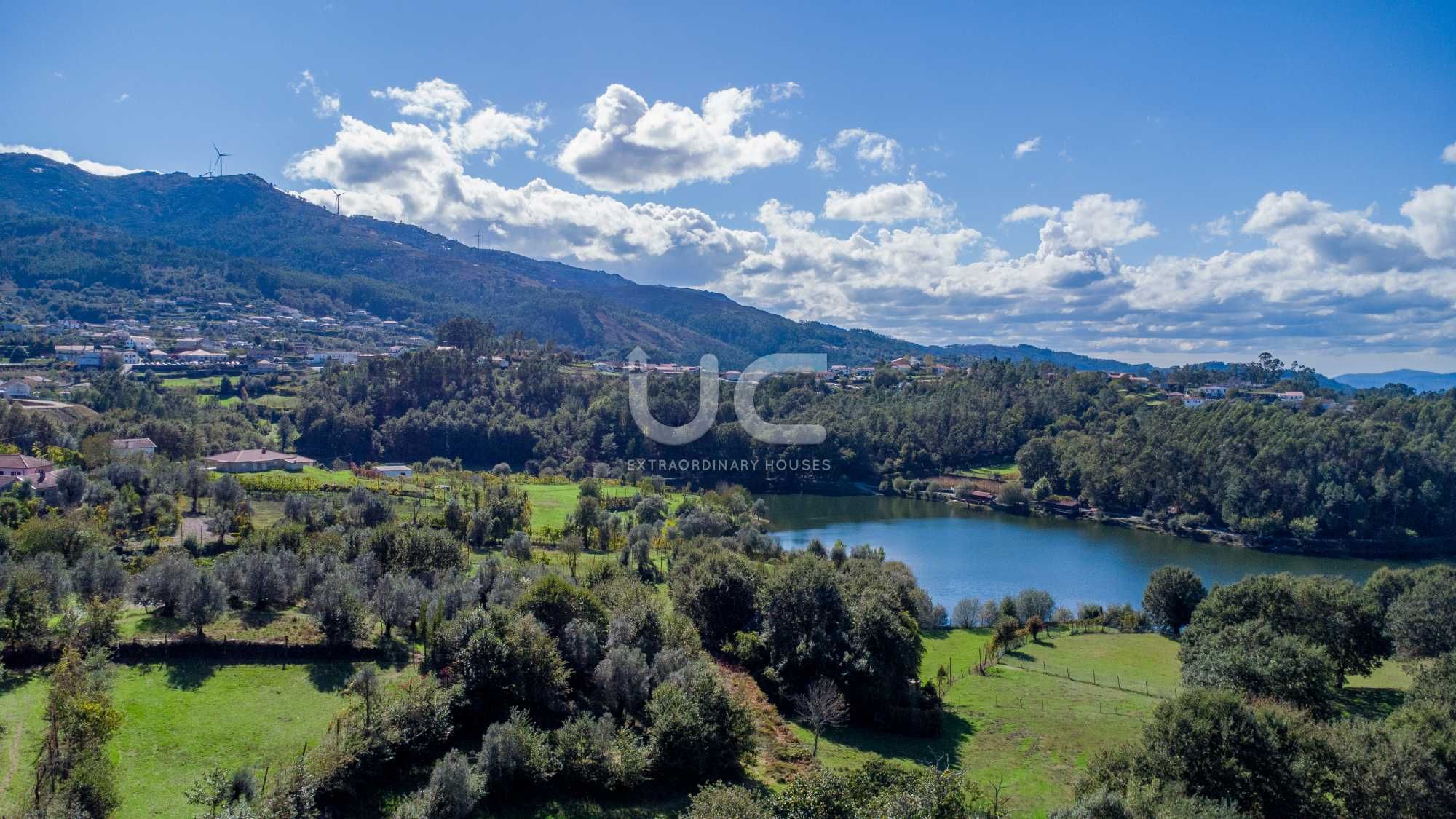 Magnífica propriedade no seio da natureza em plena lagoa do Ermal