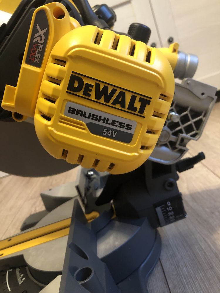 Ukosnica dewalt 54V 250mm