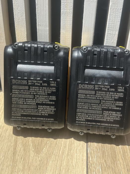Акумулятор Dewalt DCB205 оригінальний новий