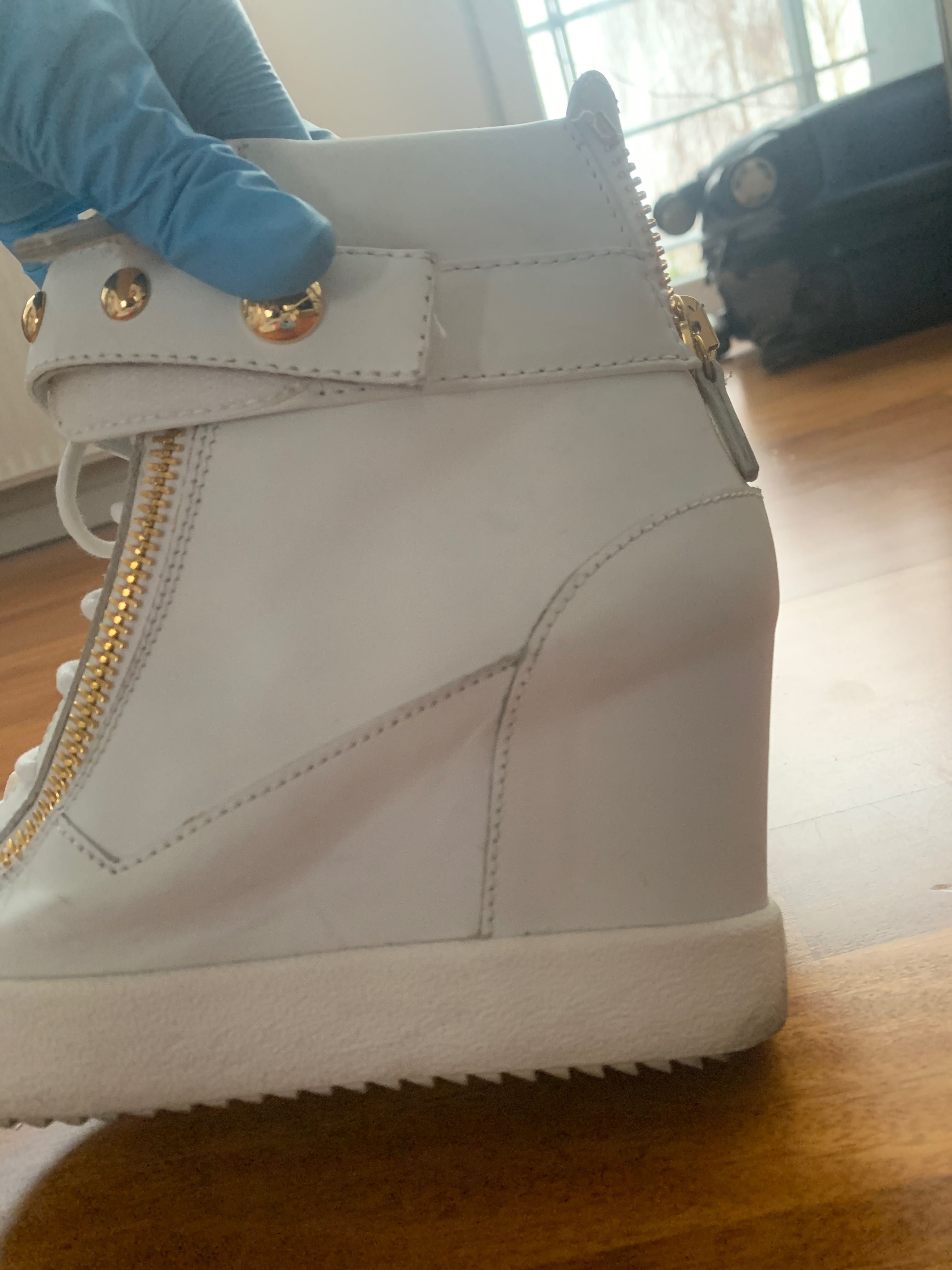 Buty oryginalne  louboutin sneakers białe 40 piękny stan z pudełkiem