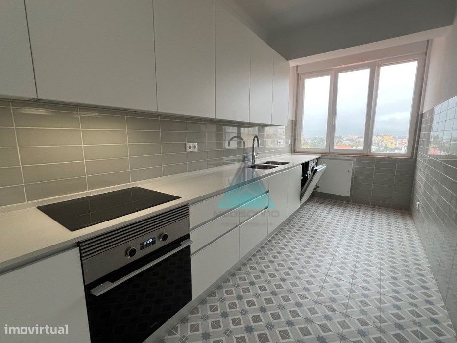 Arrenda-se Apartamento T2 - 1.º Andar - Centro da Cruz de Pau - Lei...