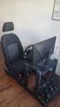 Cadeira para jogos com suporte para volante e monitor