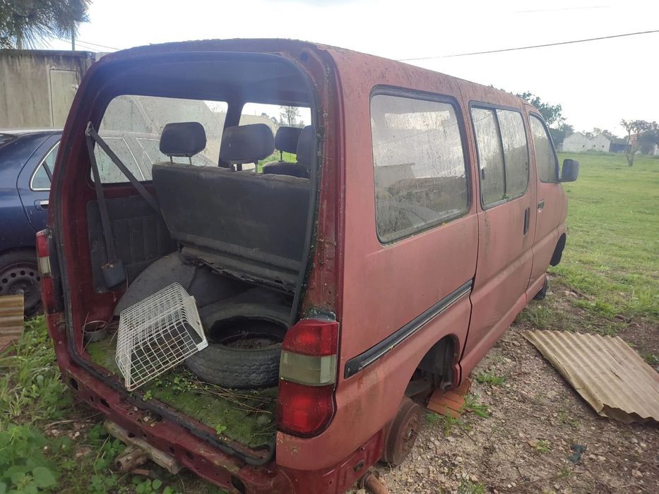 Toyota Hiace 2.4D de 1999 para peças