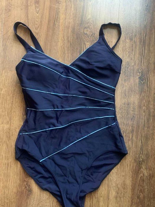 Жіночий суцільний купальник