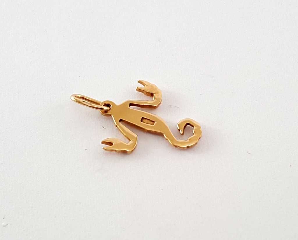 Złota zawieszka znak zodiaku - SCORPION