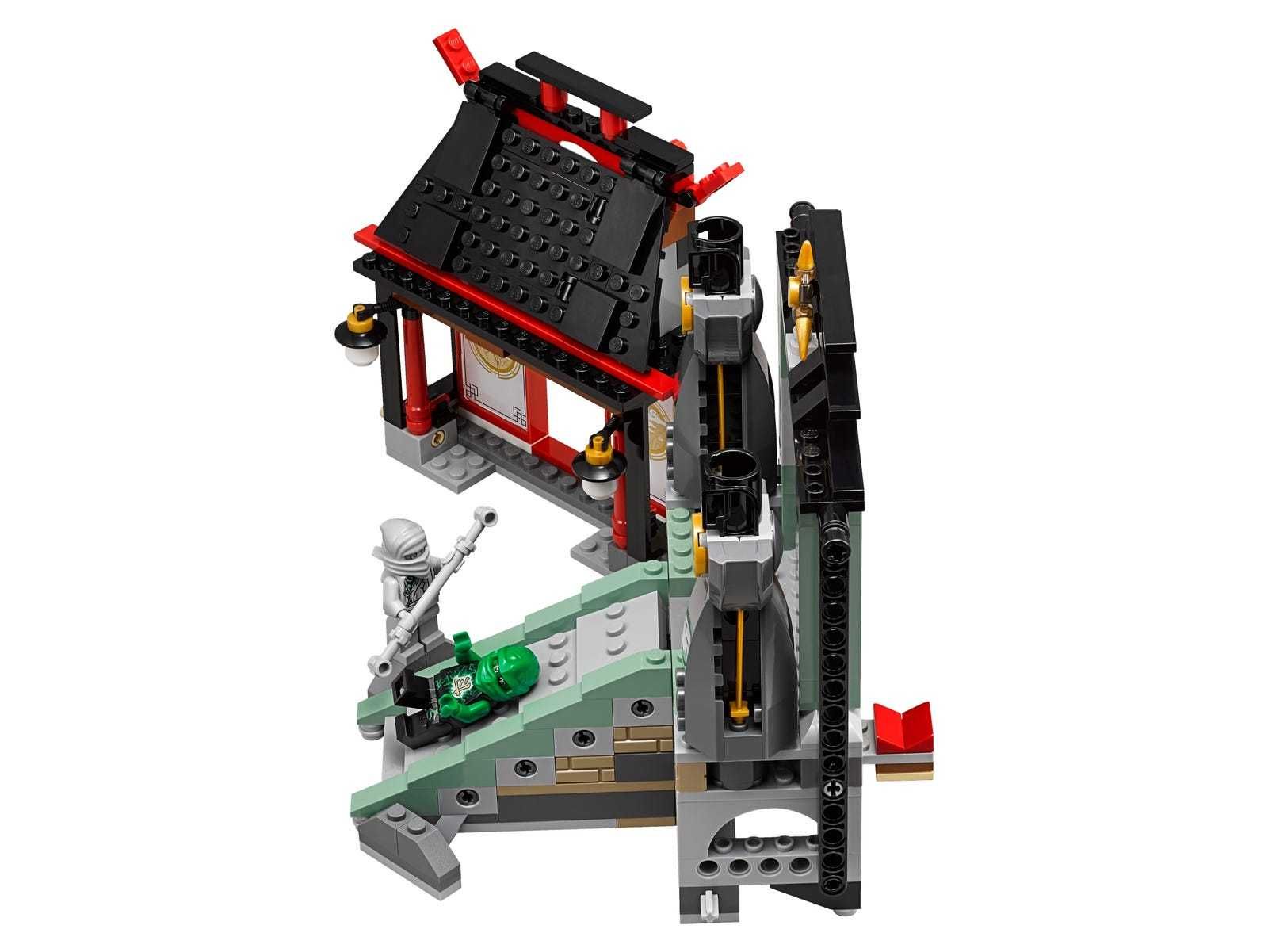 Klocki LEGO Ninjago 70590 - Plac bitewny airjitzu