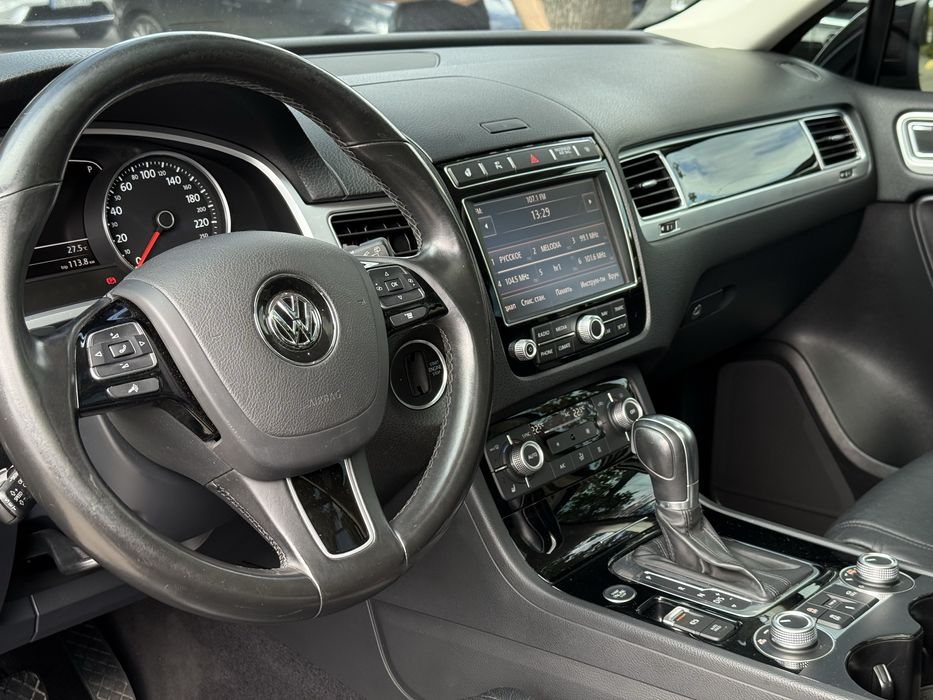 Volkswagen Touareg 2016 год, пневмо, целый, топ комплектация!