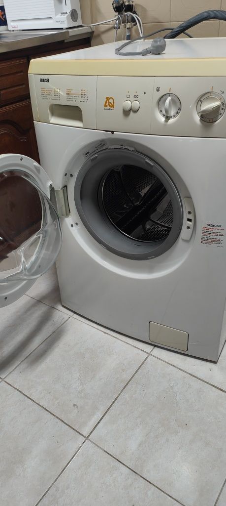 Máquina de lavar roupa Zanussi