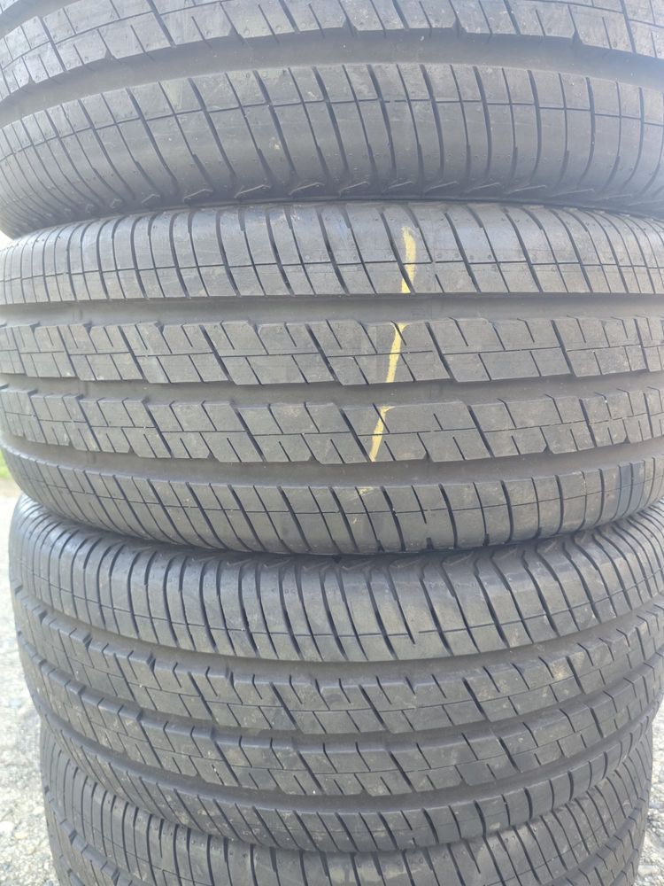 Opony 4 szt. Continental 235/65/16C