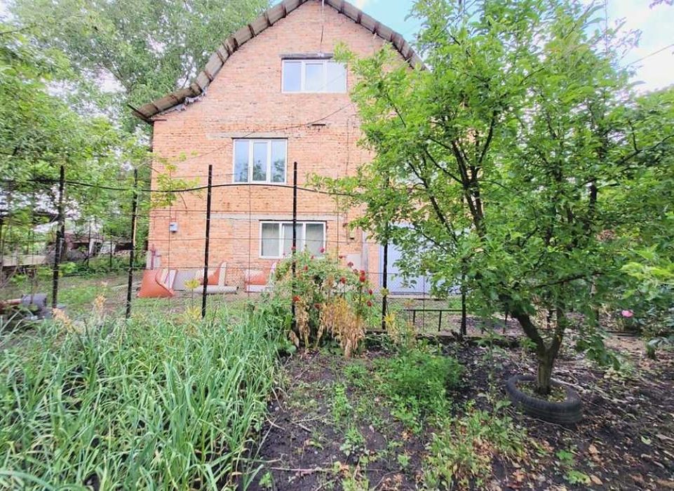 Будинок біля міста